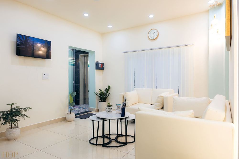 Truederm comfortable waiting lounge in C-Scheme, Jaipur